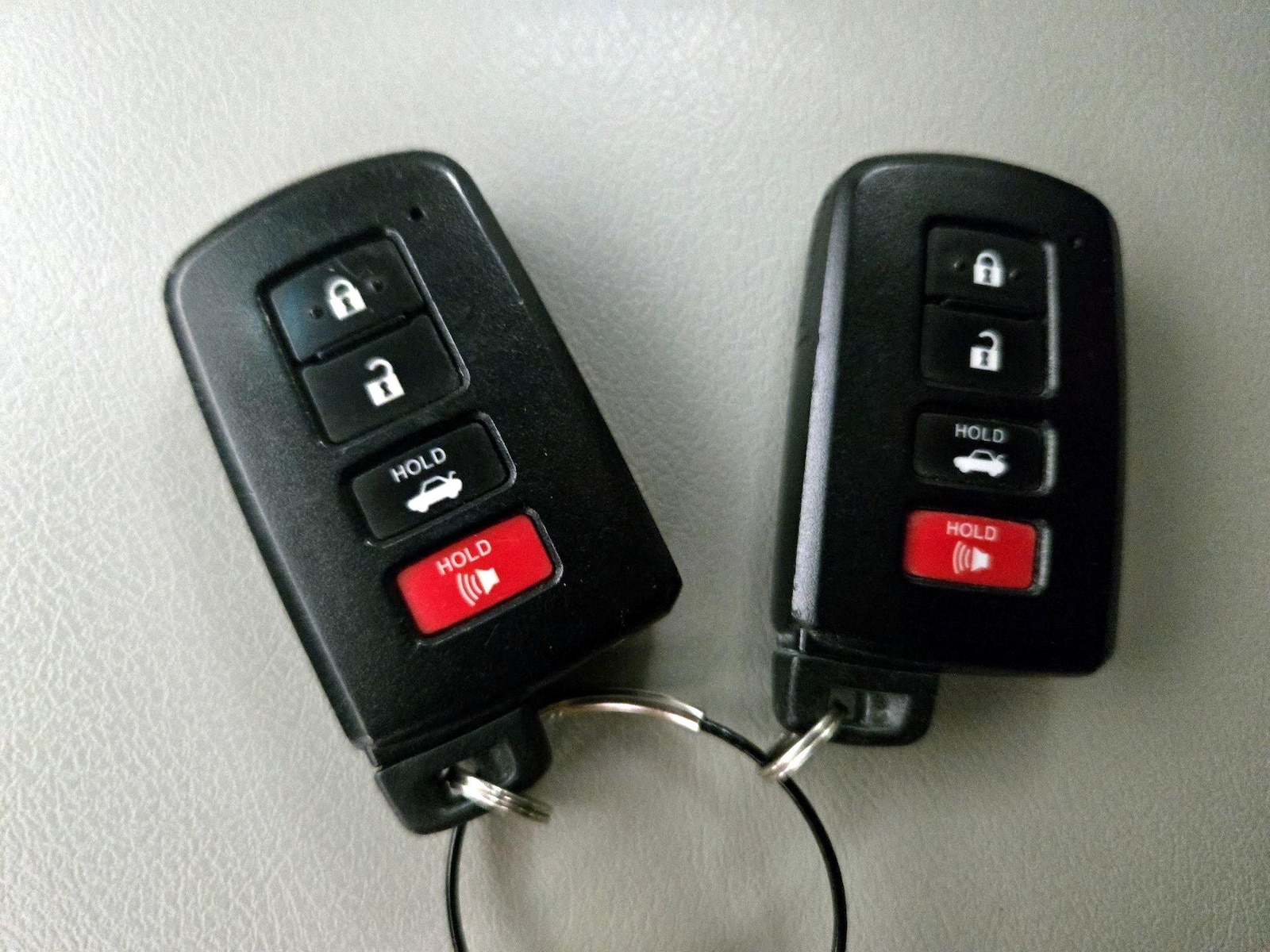 2014 Toyota Camry XLE Hybrid - Photo 23