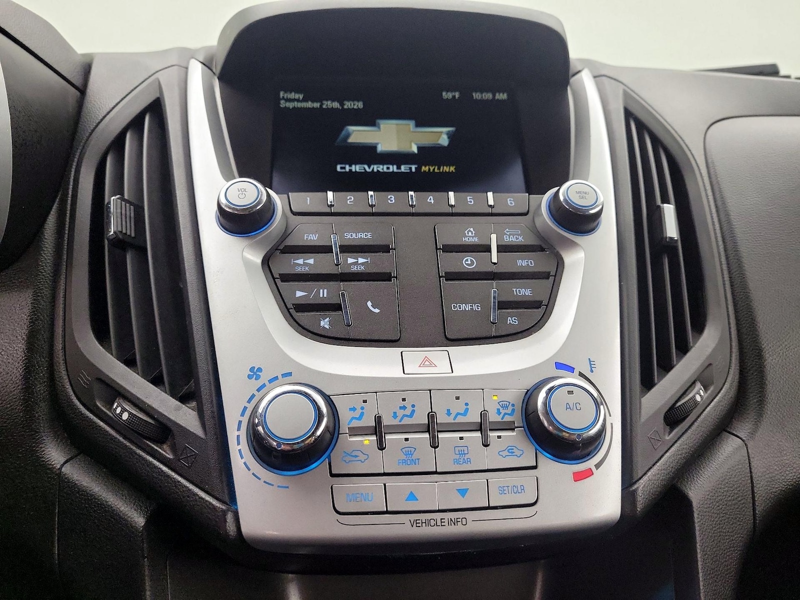 2017 Chevrolet Equinox LT - Photo 17