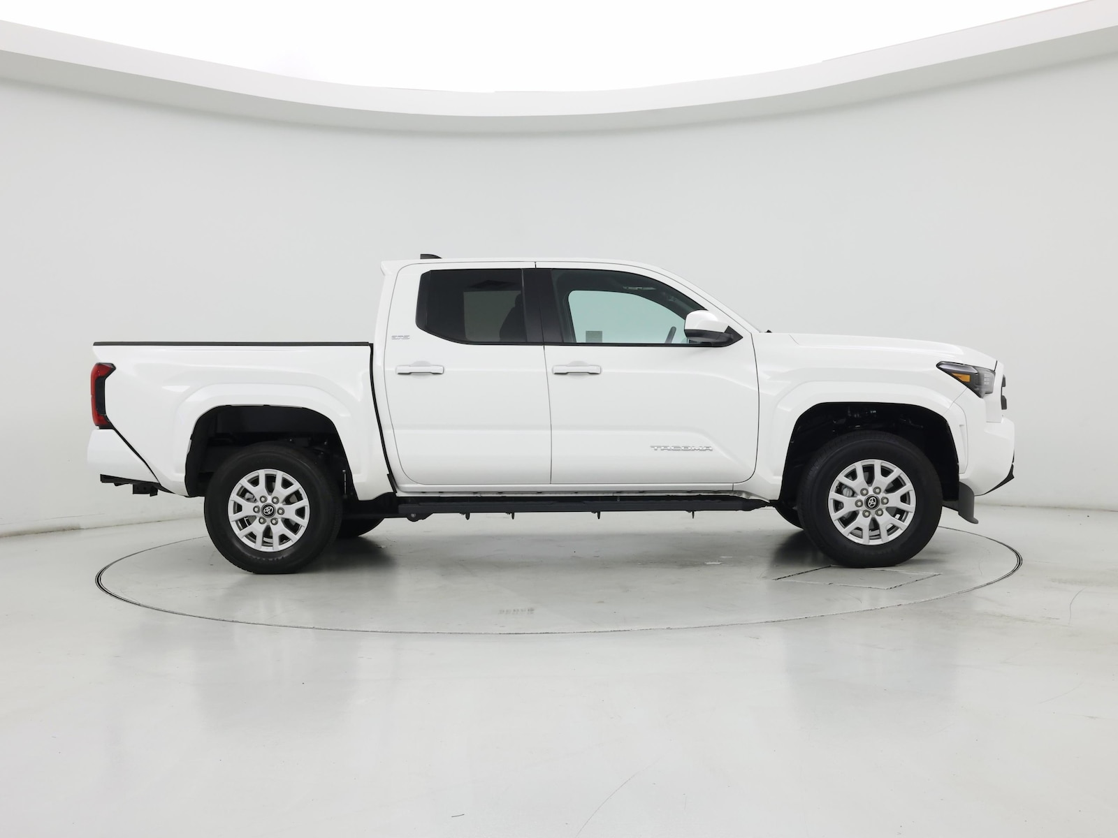 2026 Toyota Tacoma SR5 - Photo 8