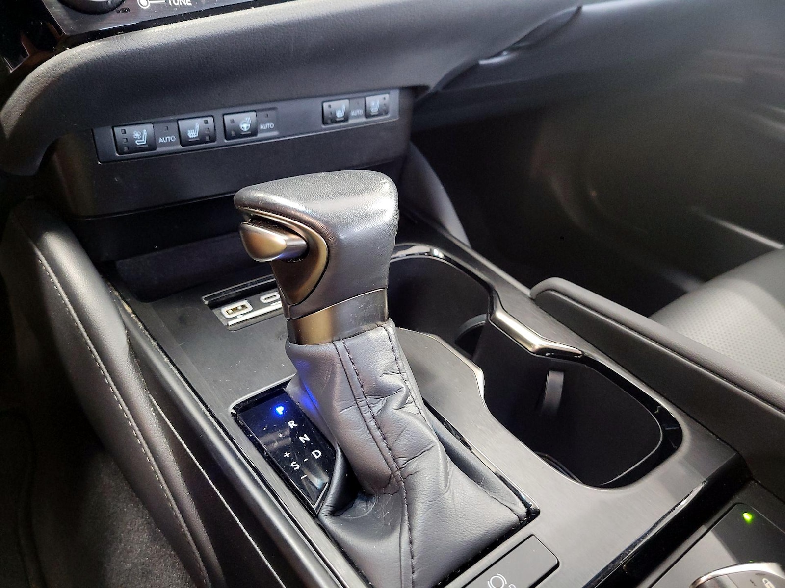 2024 Lexus ES 350 - Photo 18