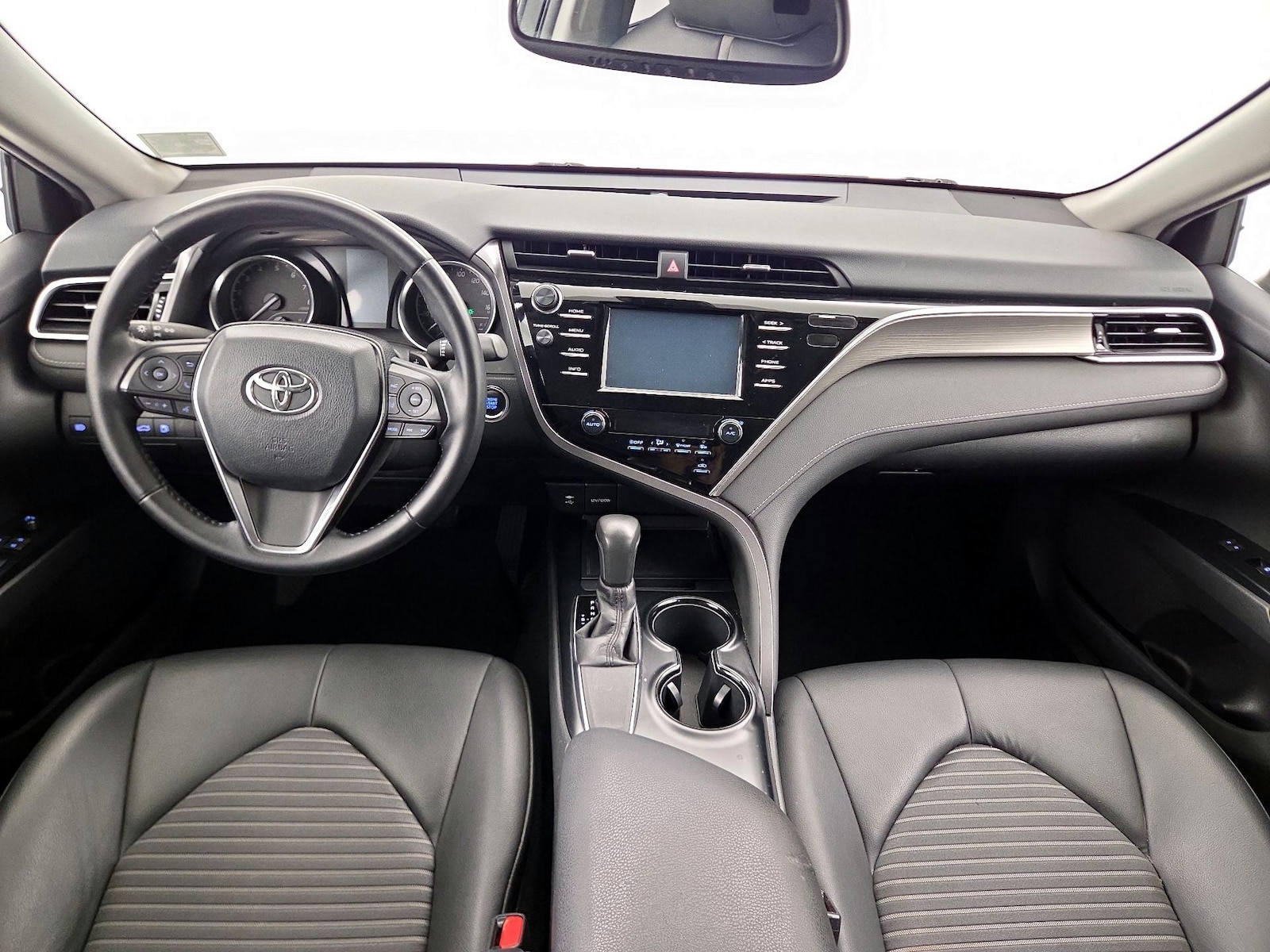 2018 Toyota Camry SE - Photo 10