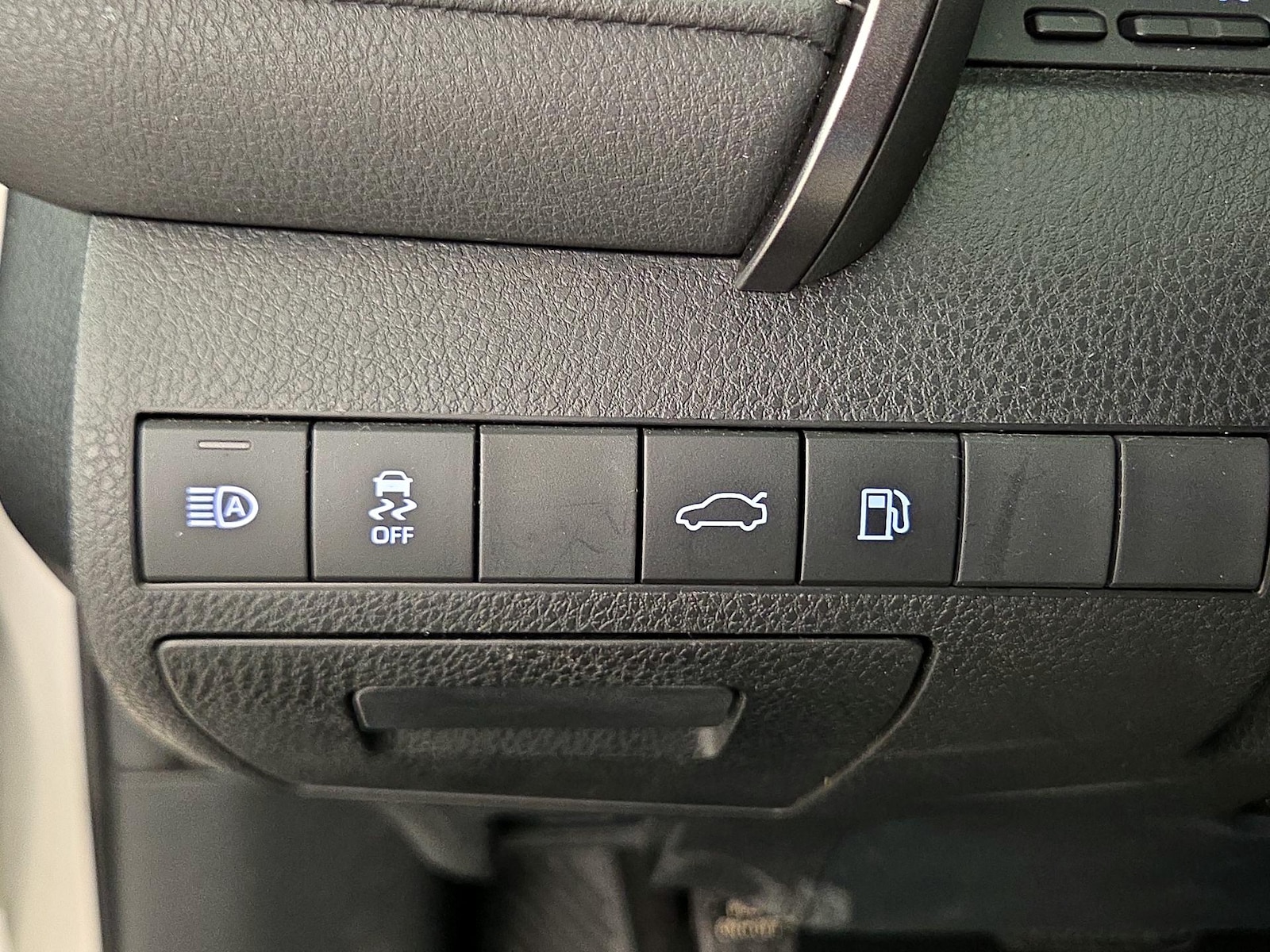 2018 Toyota Camry SE - Photo 14