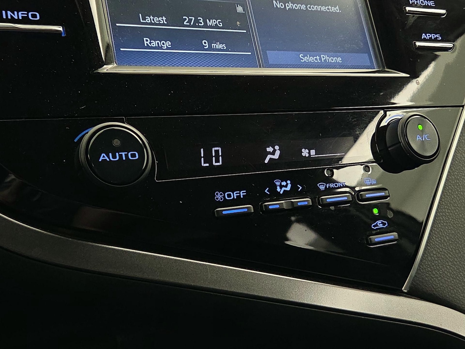 2018 Toyota Camry SE - Photo 17