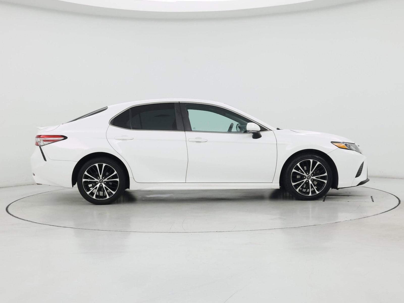 2018 Toyota Camry SE - Photo 8