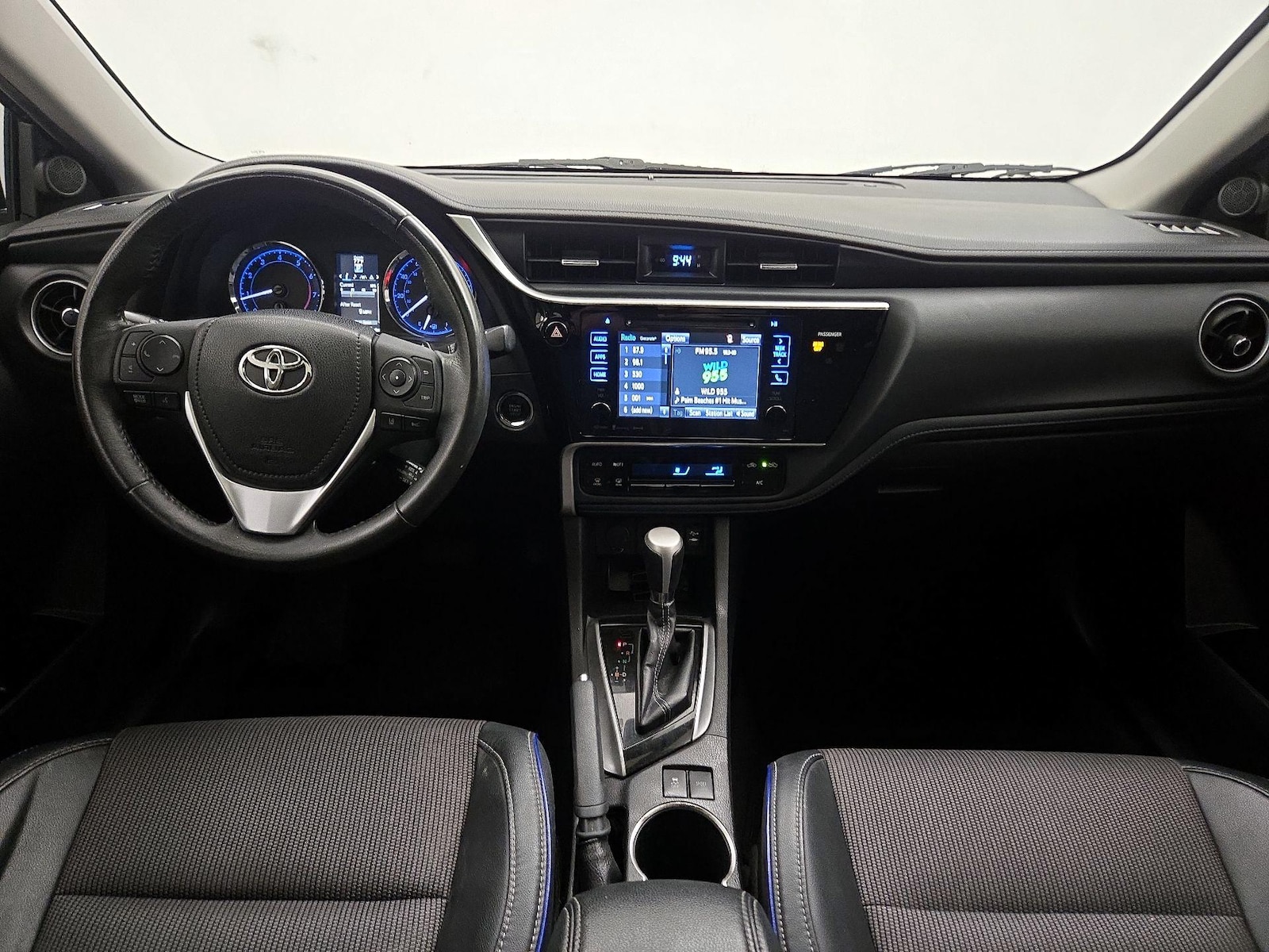 2017 Toyota Corolla SE - Photo 10