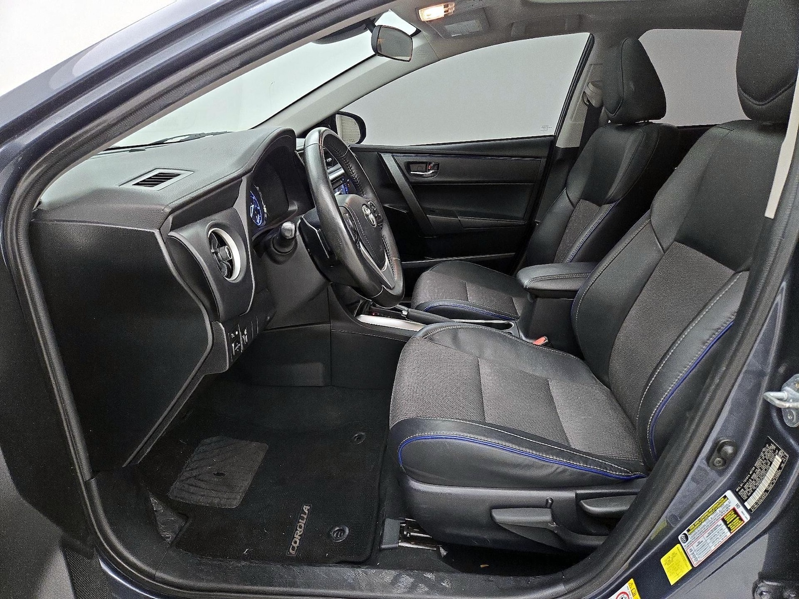 2017 Toyota Corolla SE - Photo 12
