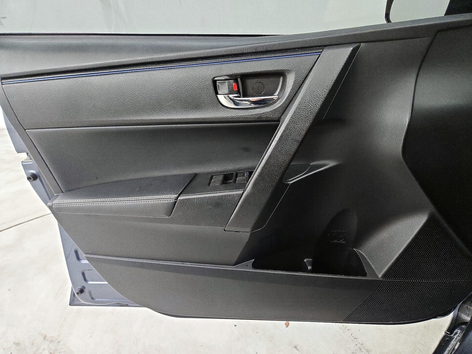 2017 Toyota Corolla SE - Photo 13
