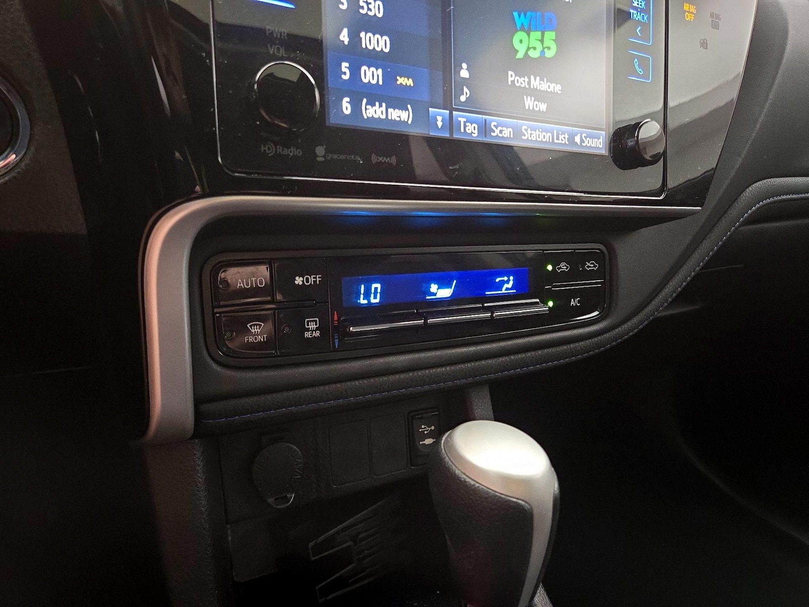 2017 Toyota Corolla SE - Photo 17