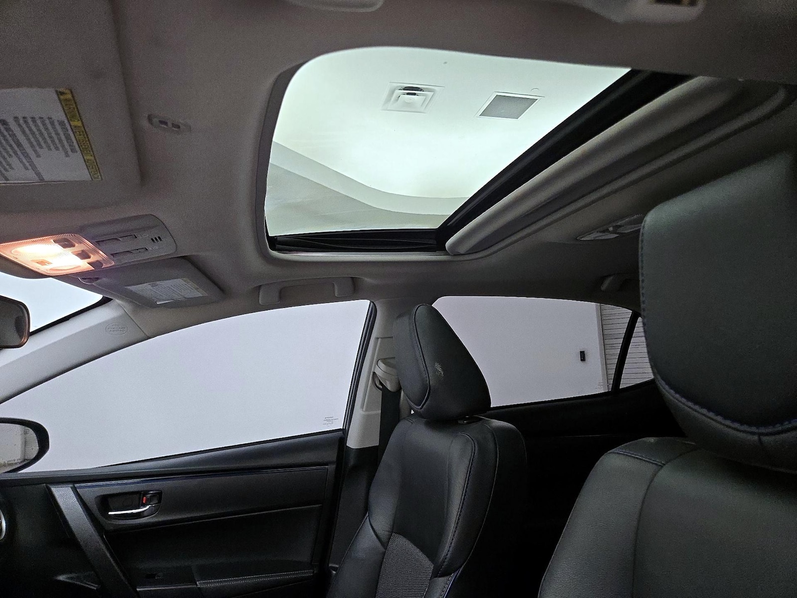 2017 Toyota Corolla SE - Photo 20