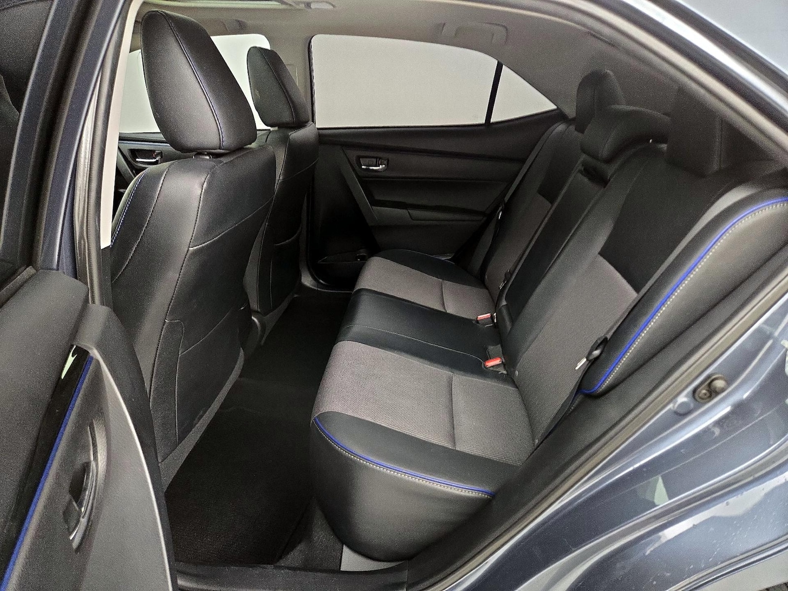 2017 Toyota Corolla SE - Photo 21