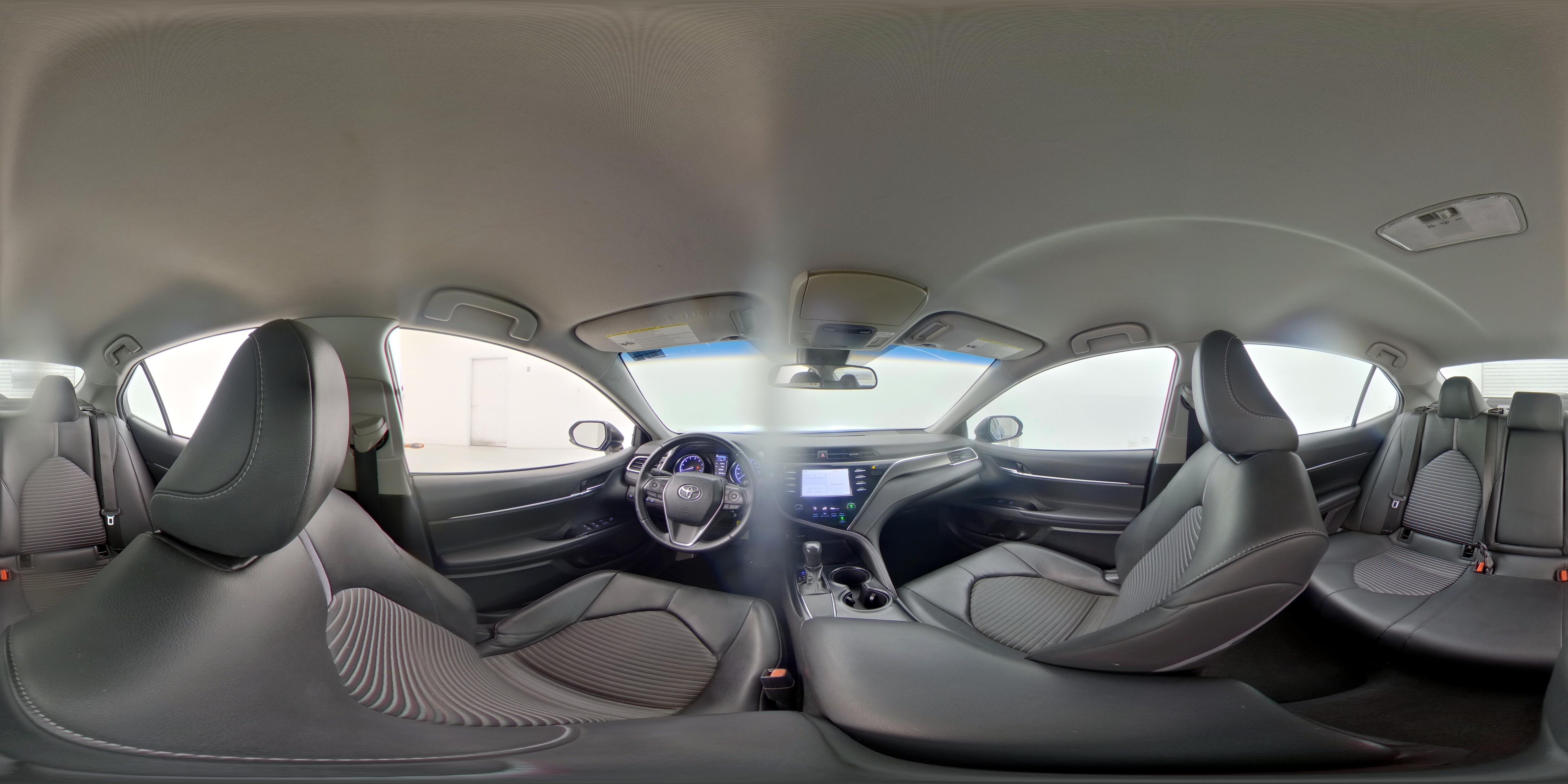 2018 Toyota Camry SE - Photo 24