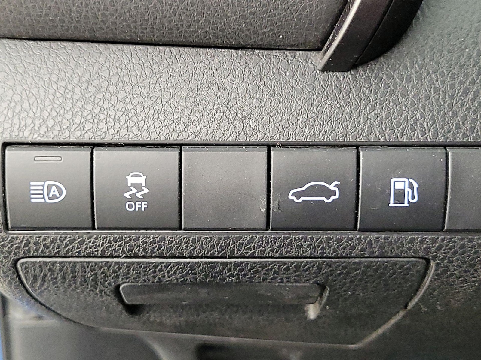 2018 Toyota Camry SE - Photo 14