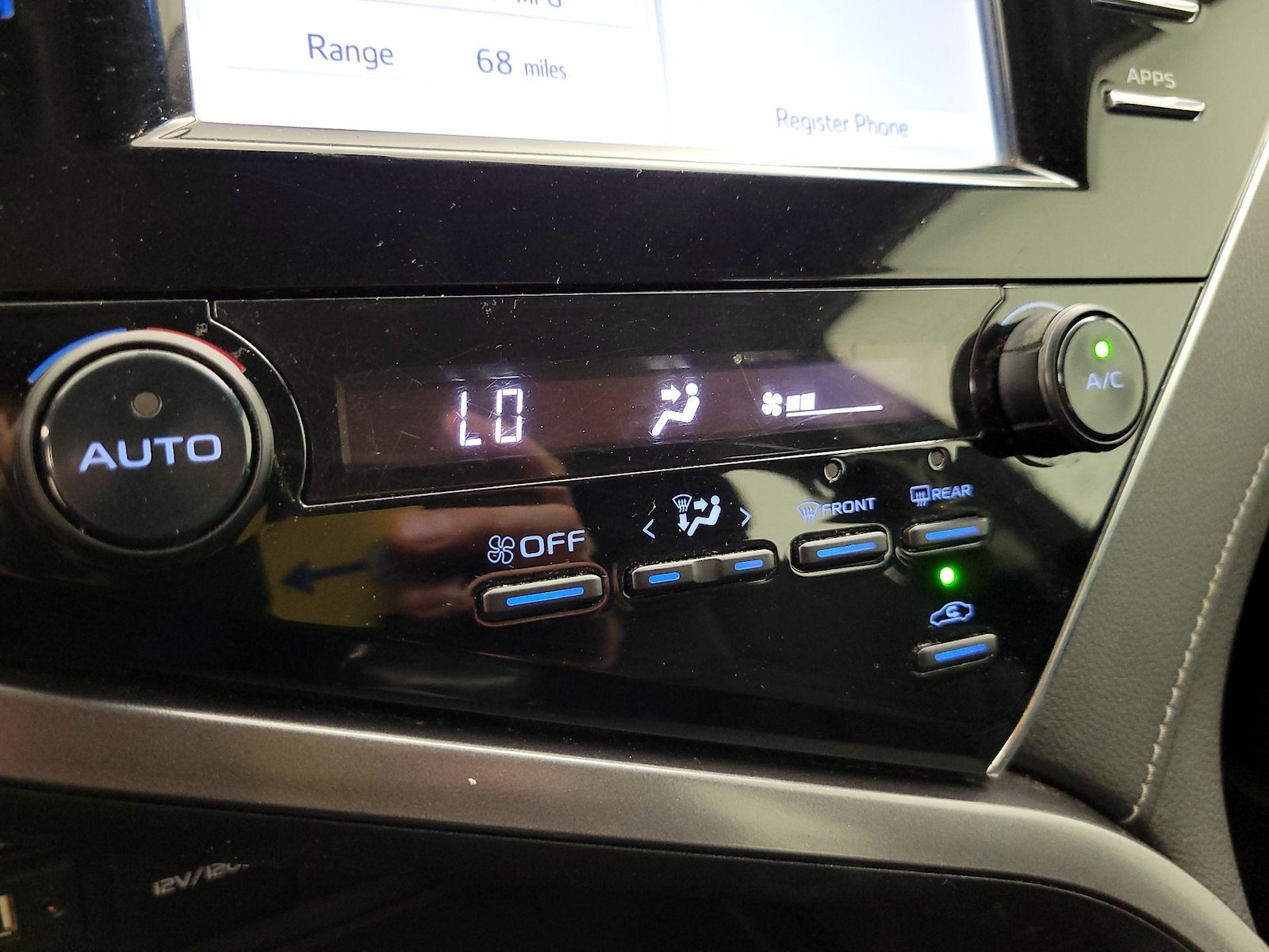 2018 Toyota Camry SE - Photo 17