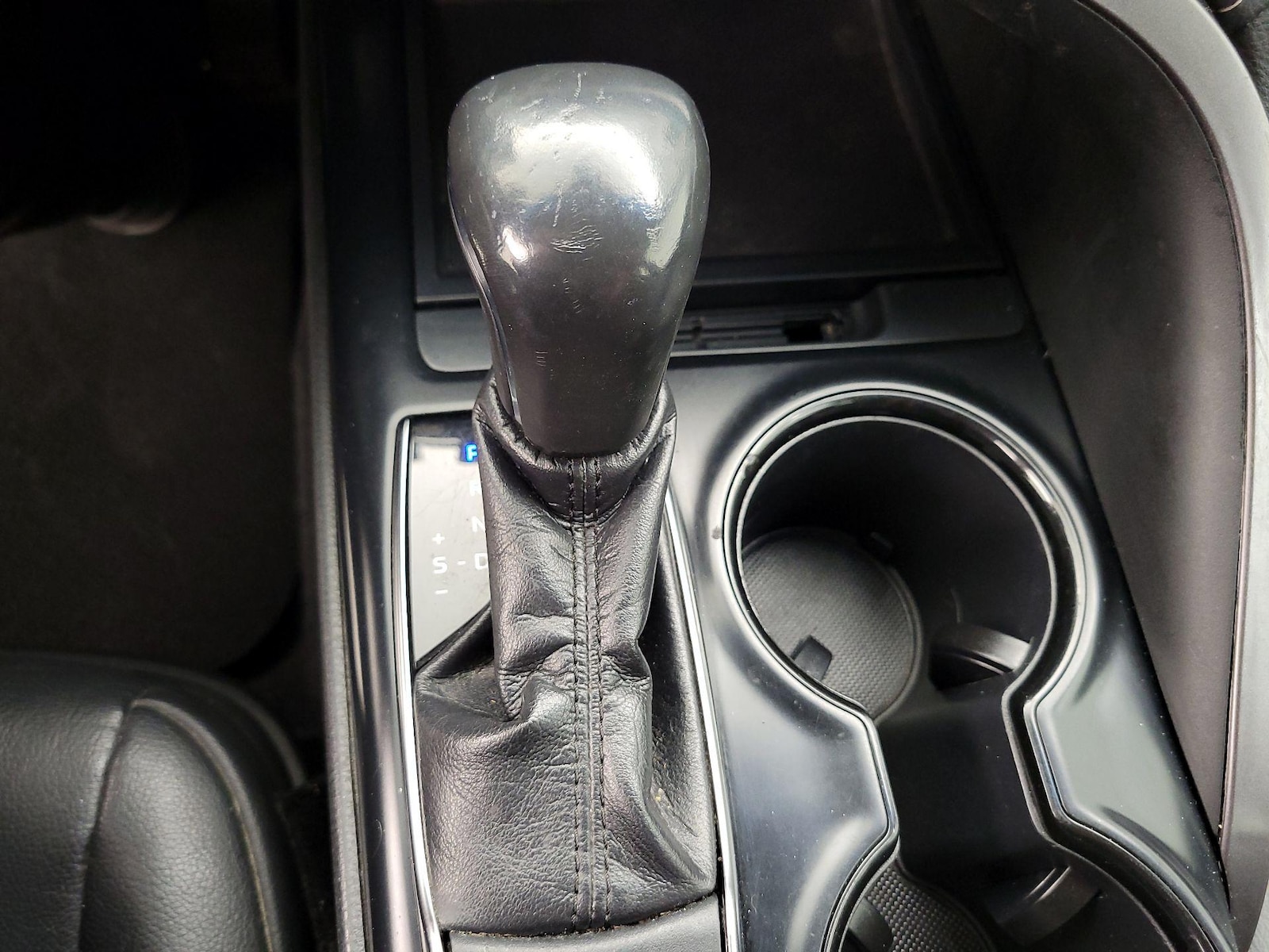 2018 Toyota Camry SE - Photo 18