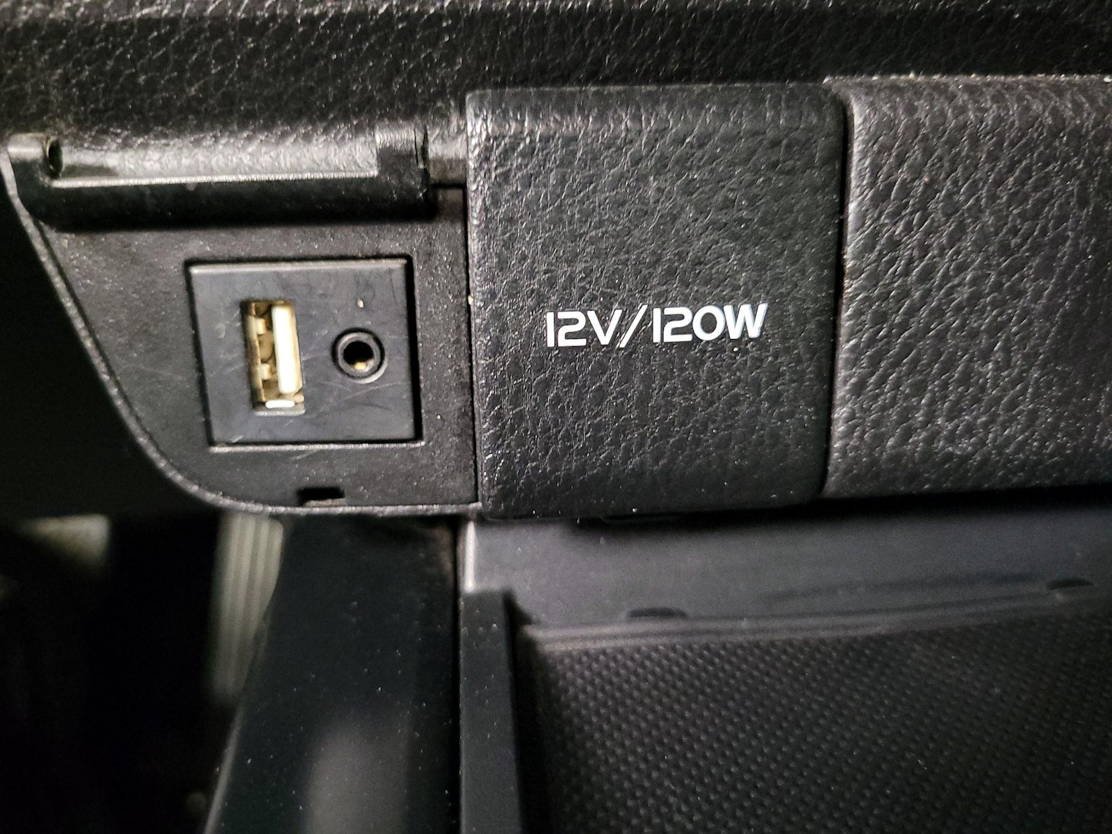 2018 Toyota Camry SE - Photo 19