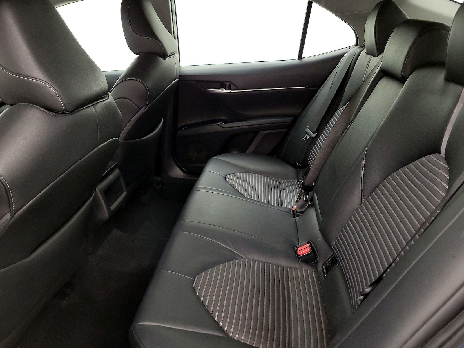 2018 Toyota Camry SE - Photo 20