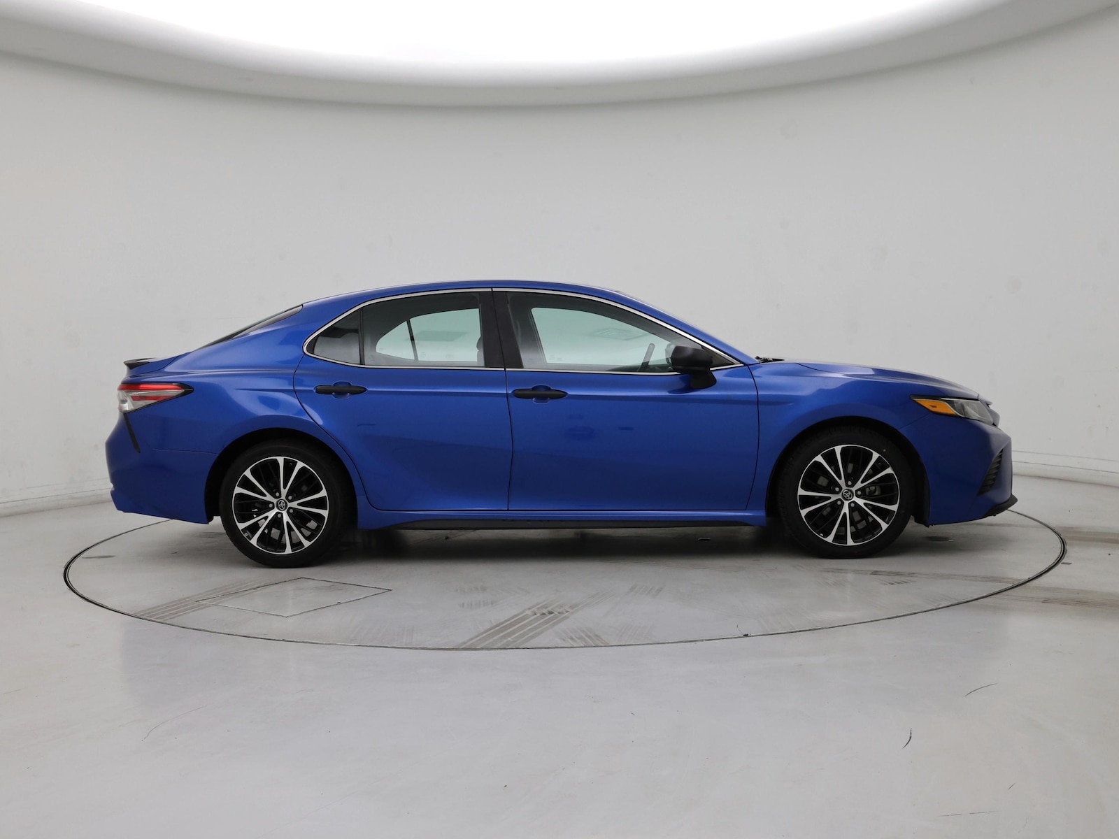 2018 Toyota Camry SE - Photo 8