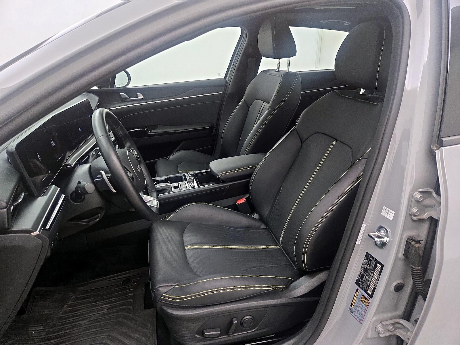 2025 Kia K5 GT - Photo 12