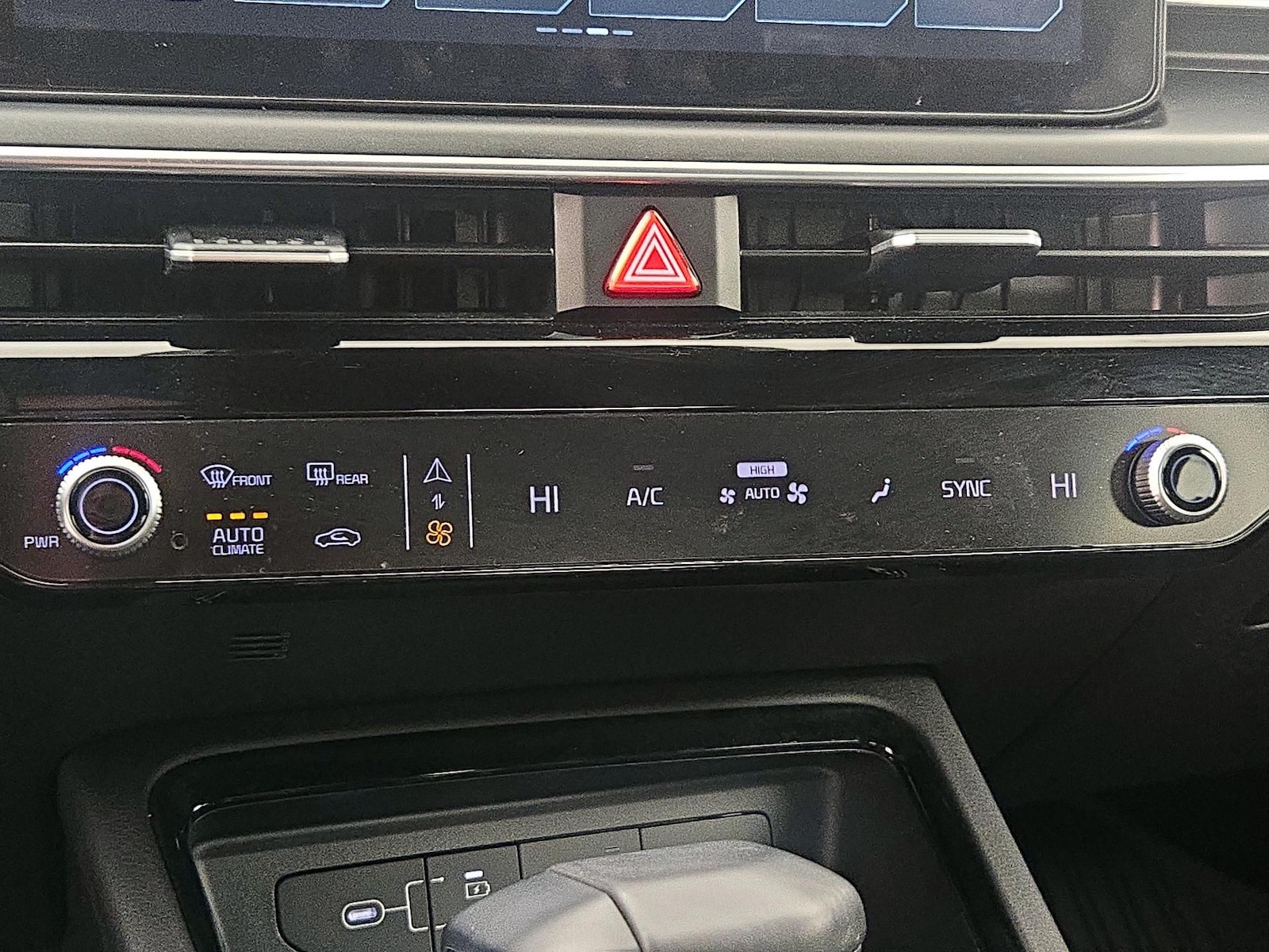2025 Kia K5 GT - Photo 18