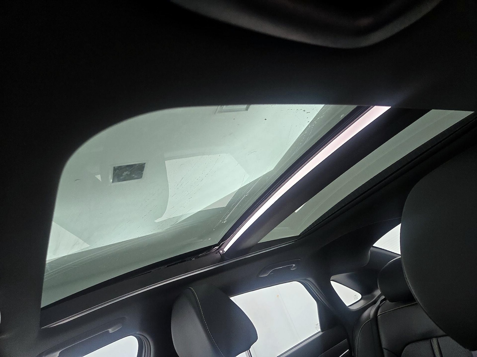 2025 Kia K5 GT - Photo 21