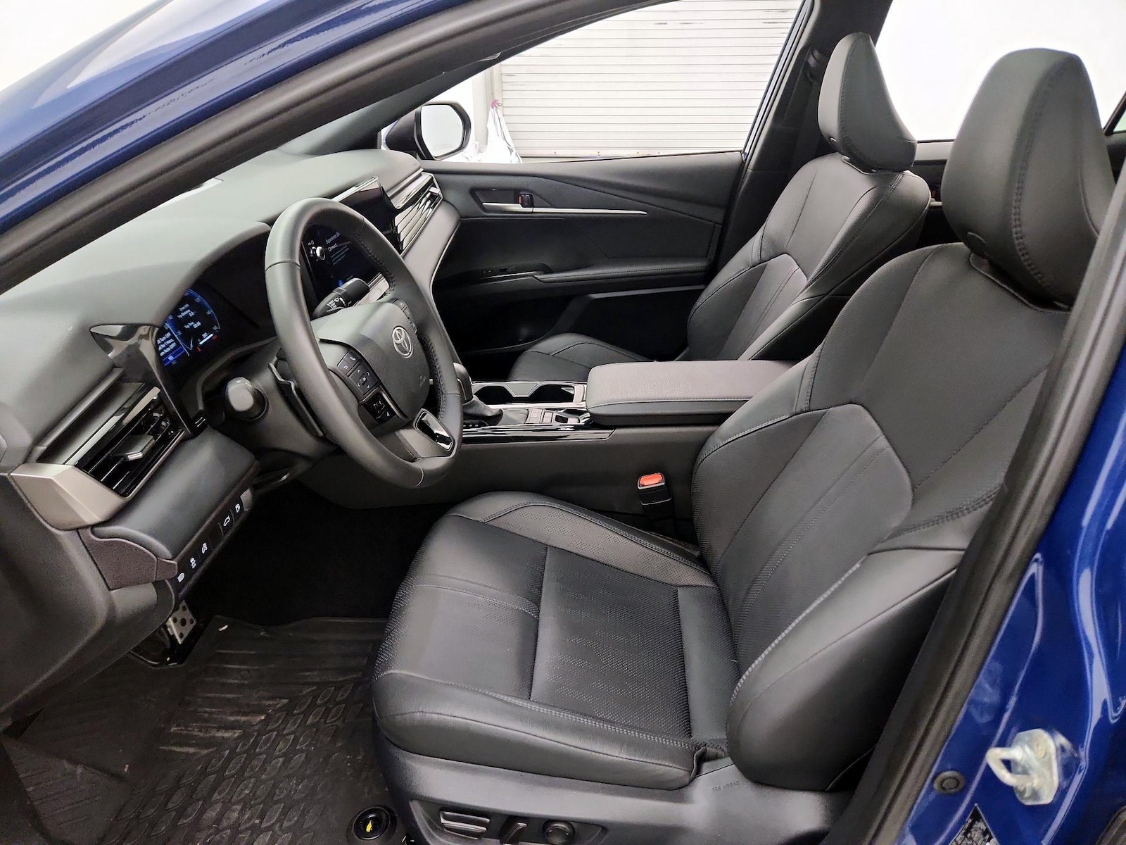 2025 Toyota Camry XSE - Photo 12