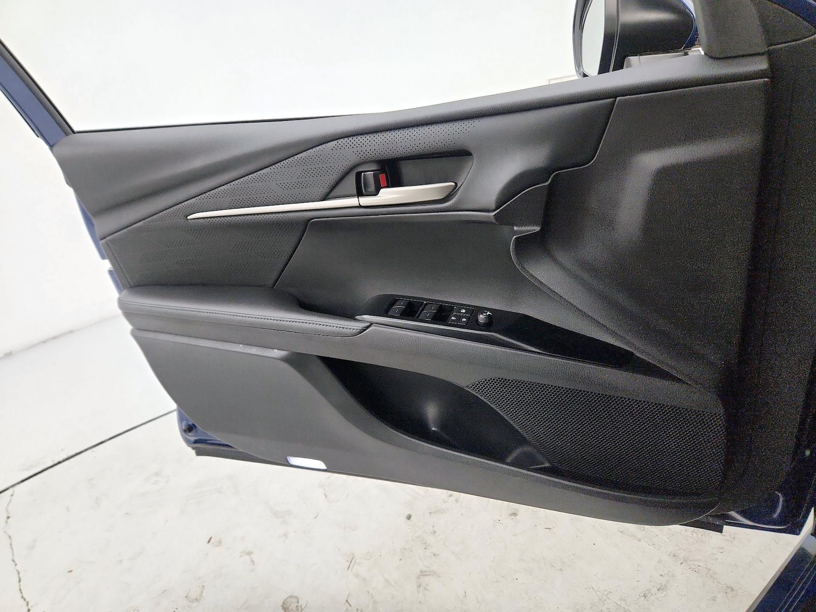 2025 Toyota Camry XSE - Photo 13