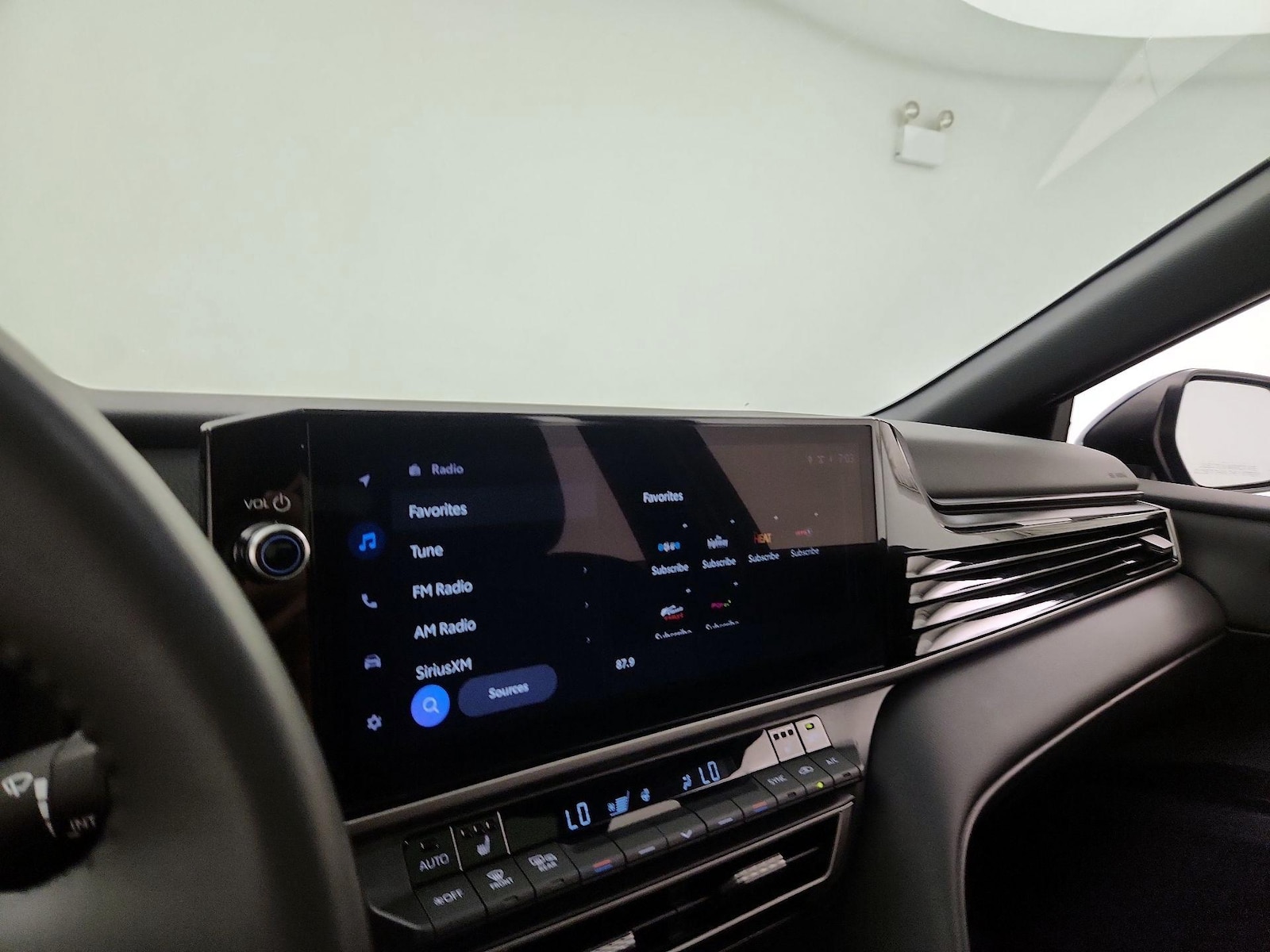 2025 Toyota Camry XSE - Photo 17