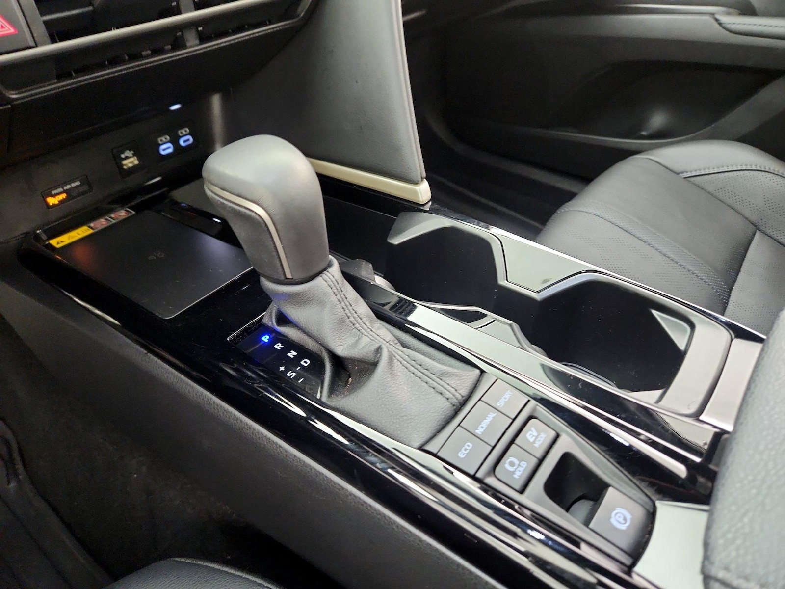 2025 Toyota Camry XSE - Photo 19