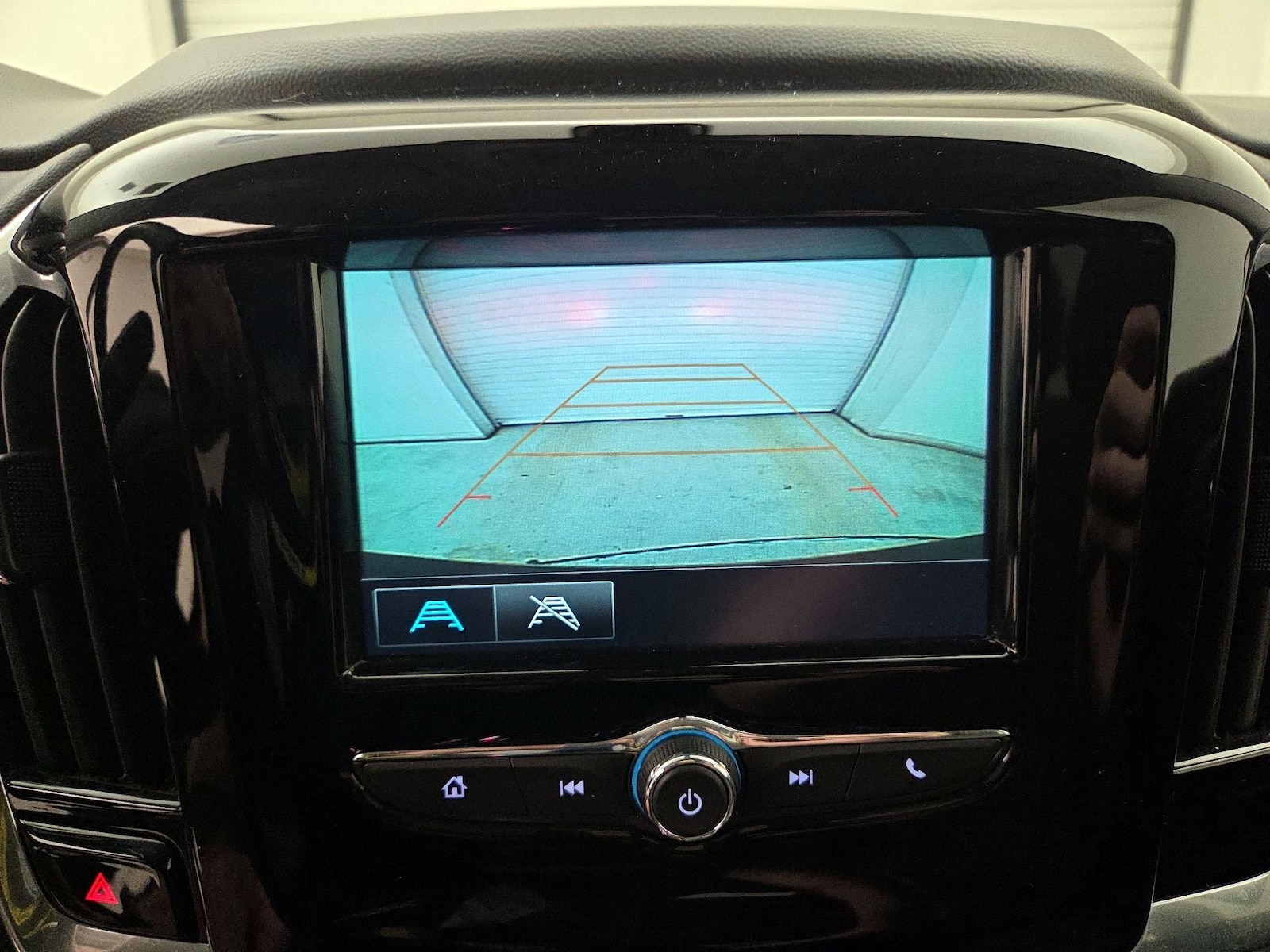 2019 Chevrolet Traverse LS - Photo 14