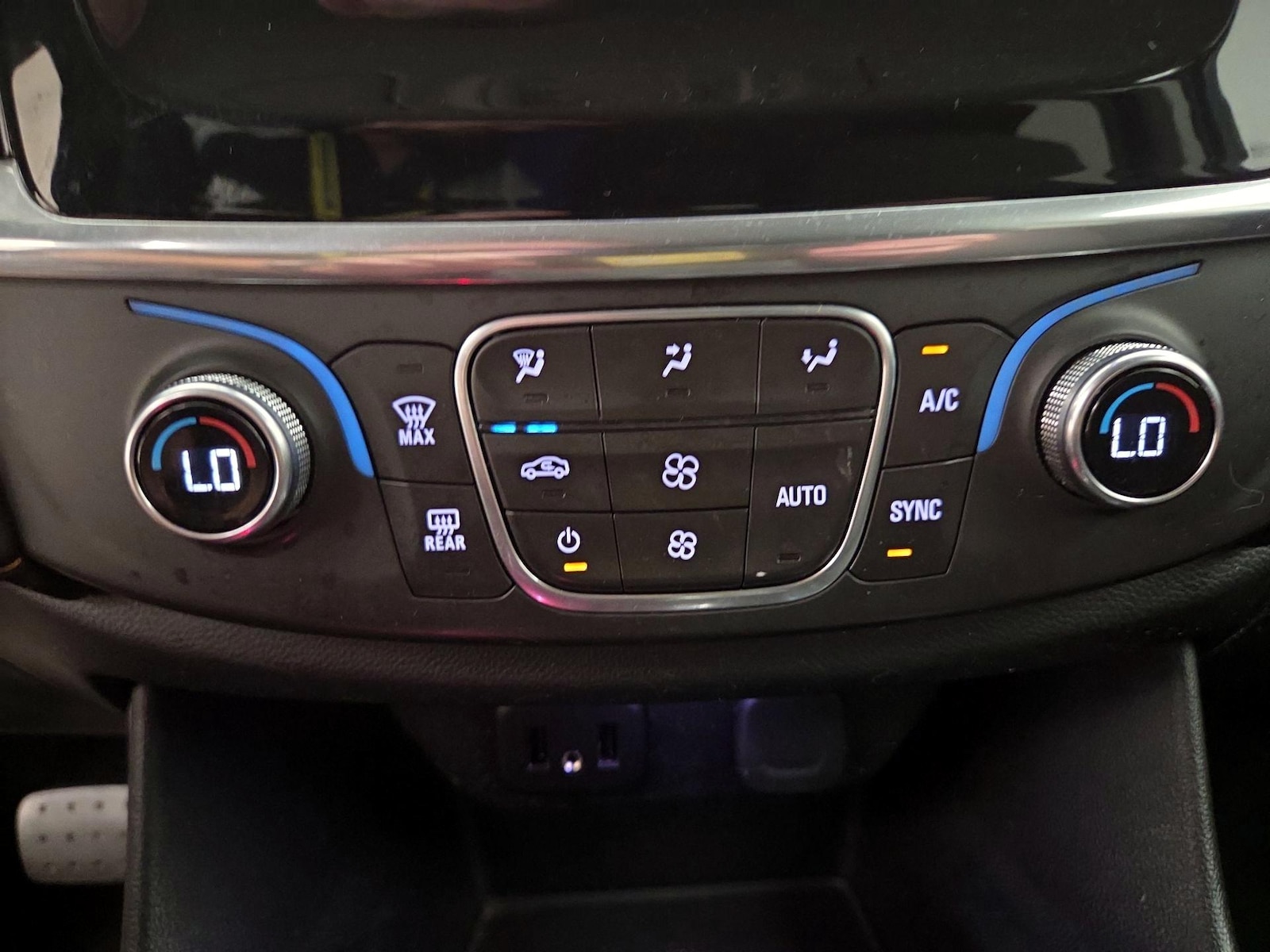 2019 Chevrolet Traverse LS - Photo 16