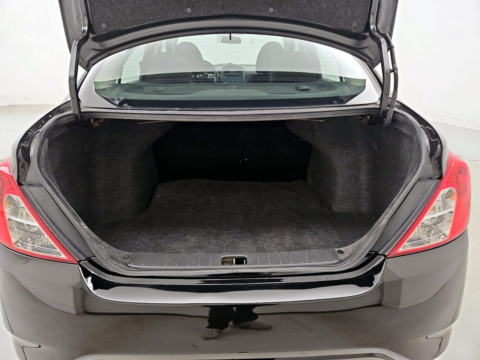 2019 Nissan Versa Sedan S Plus - Photo 21