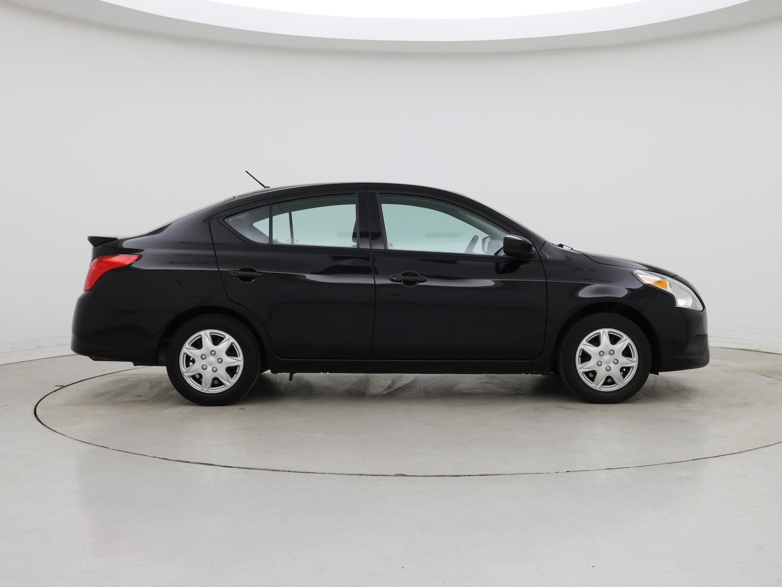 2019 Nissan Versa Sedan S Plus - Photo 8