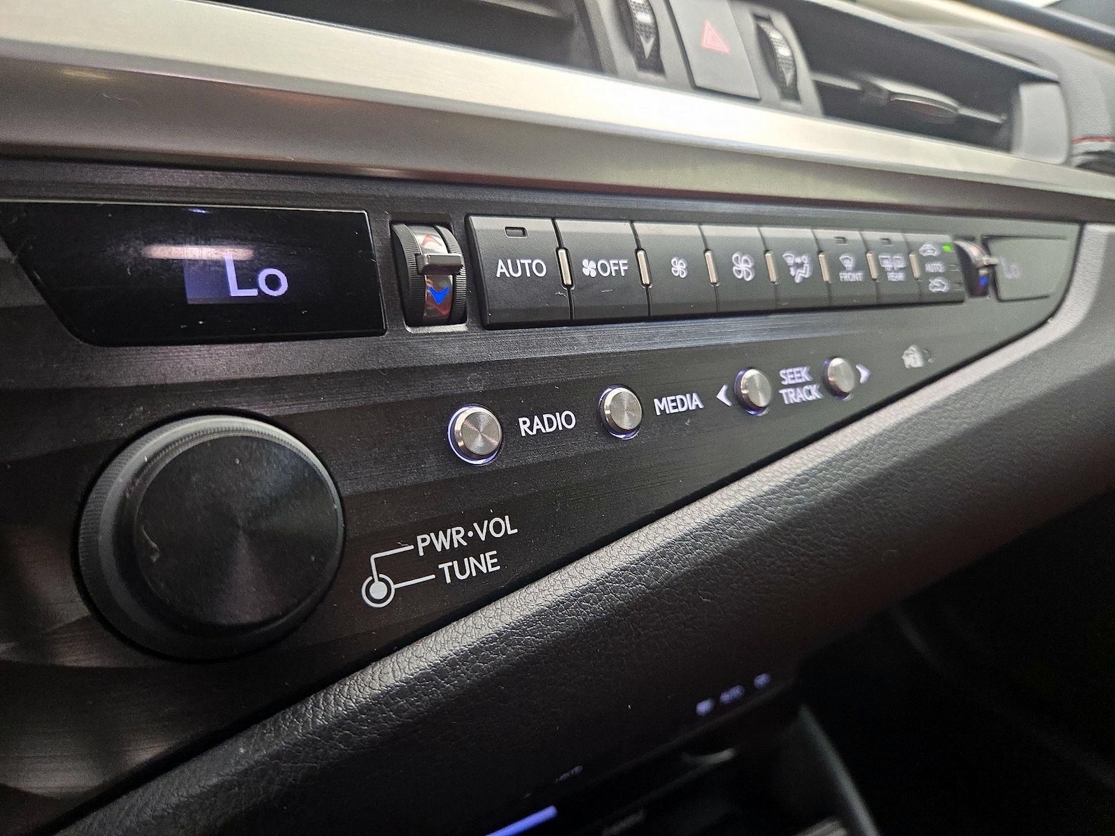 2020 Lexus ES F SPORT - Photo 17