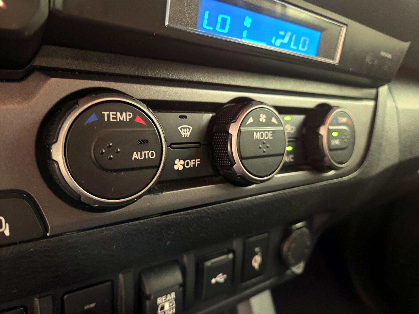 2022 Toyota Tacoma TRD Sport - Photo 17