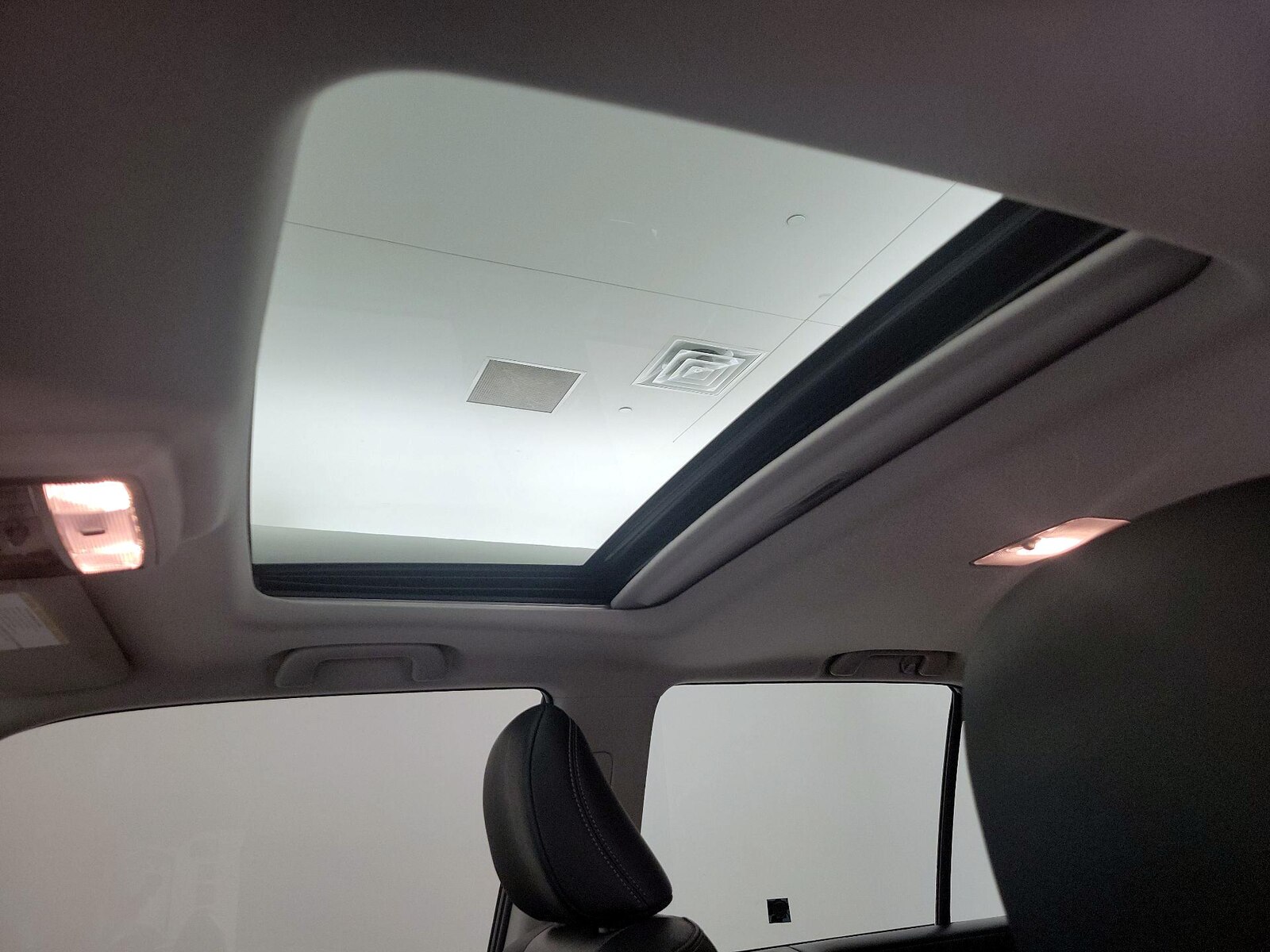 Sunroof(s) & Overhead Airbags