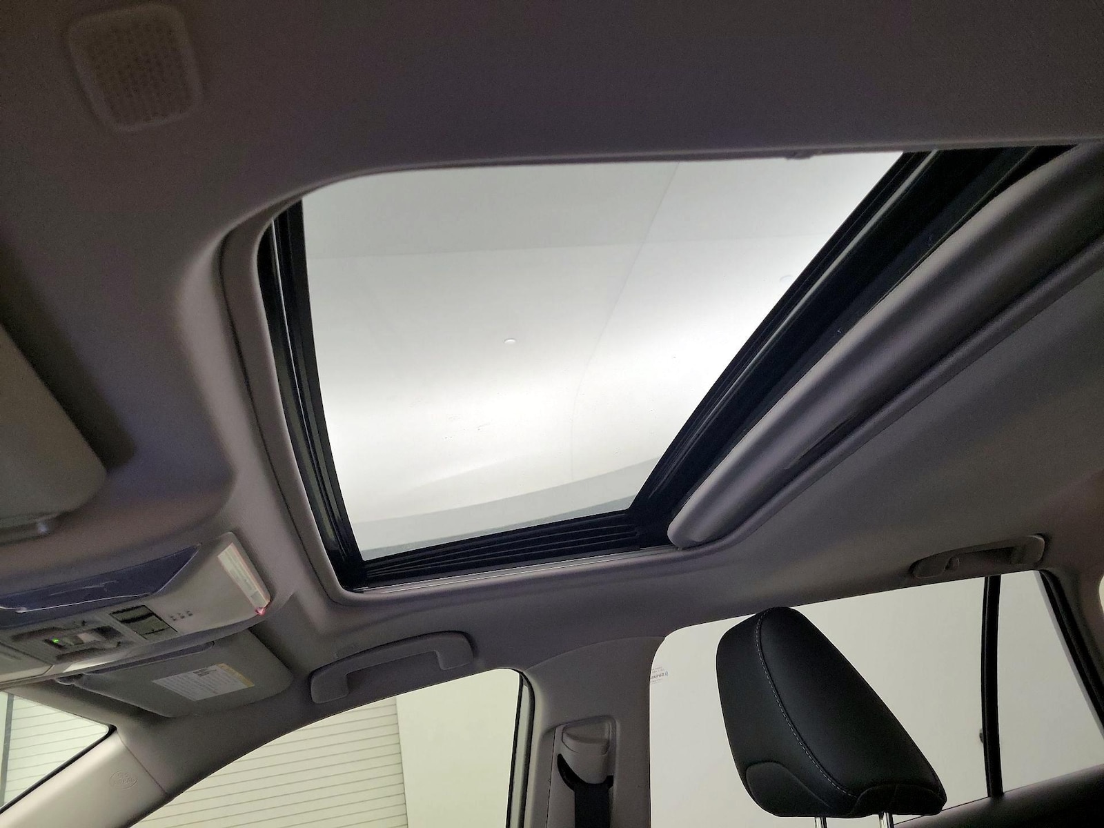 Sunroof(s) & Overhead Airbags