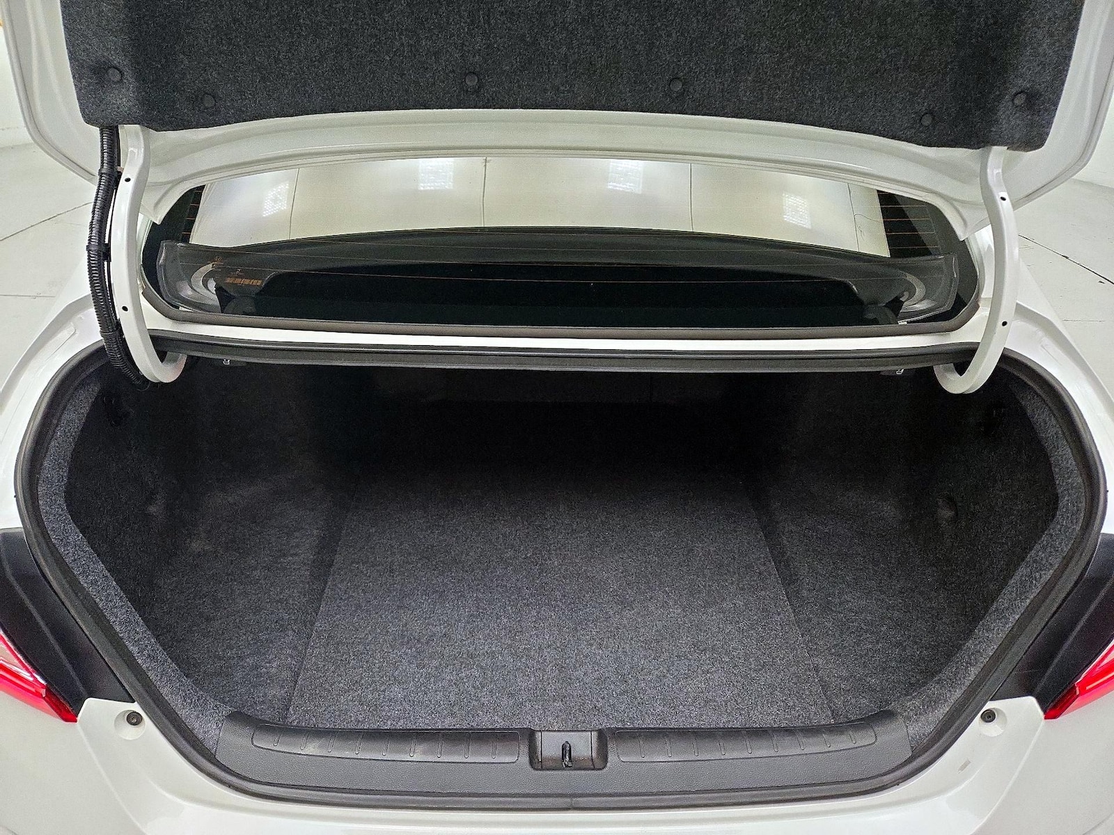 2021 Honda Accord Hybrid EX - Photo 22