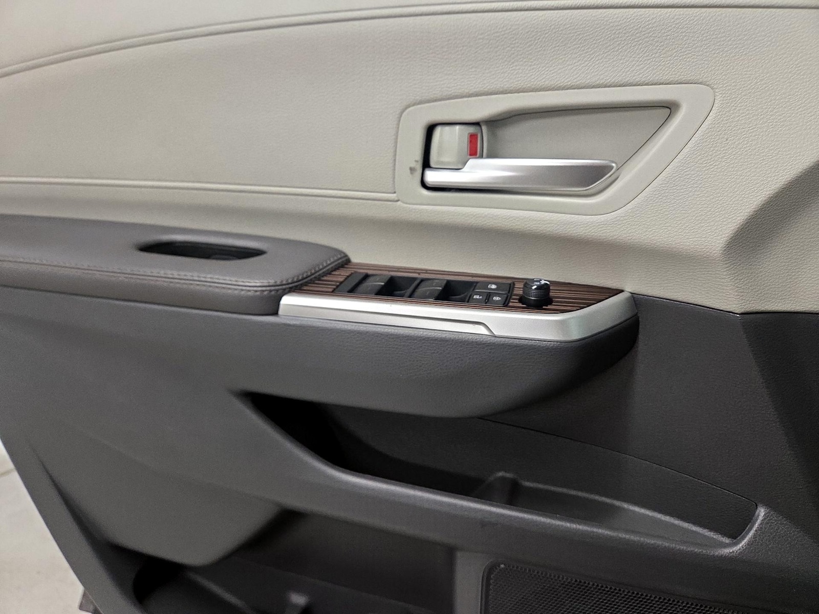 2023 Toyota Sienna XLE - Photo 13