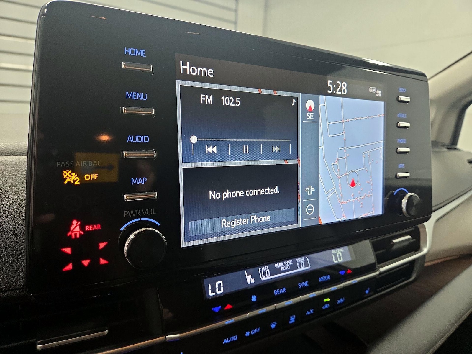 2023 Toyota Sienna XLE - Photo 14