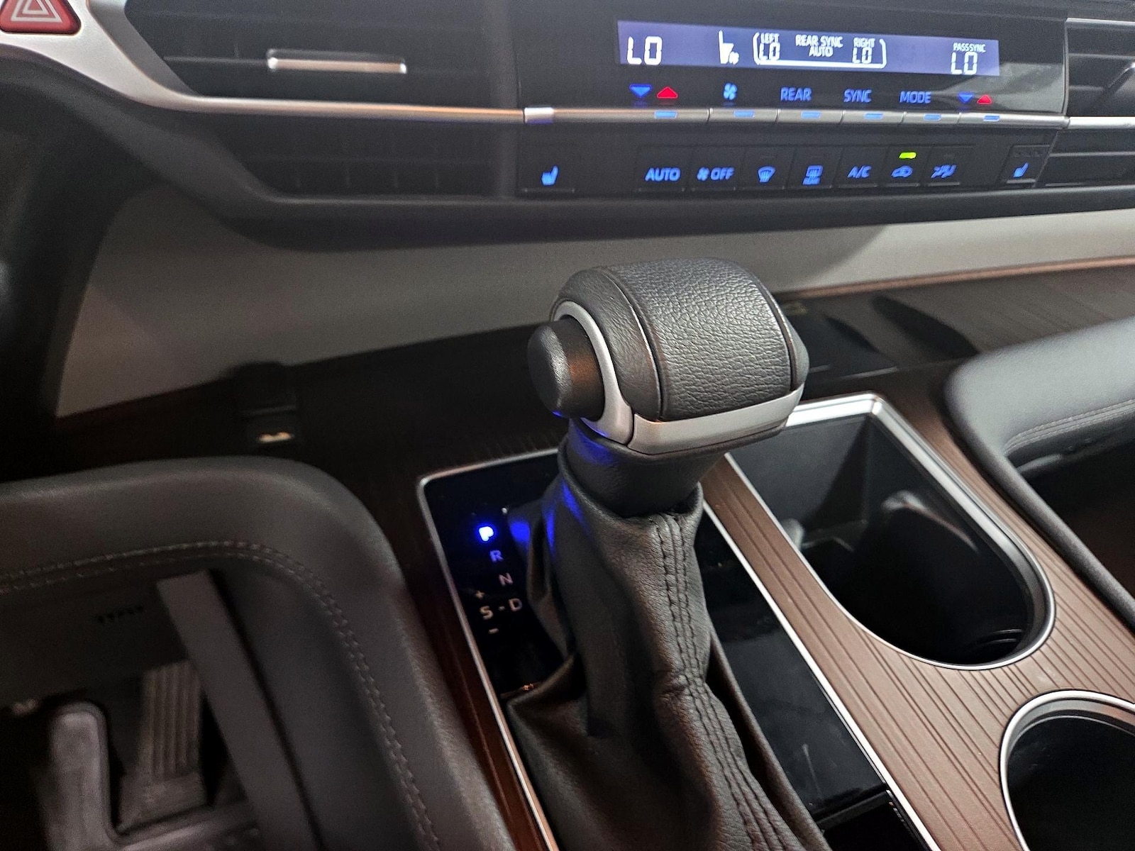 2023 Toyota Sienna XLE - Photo 16