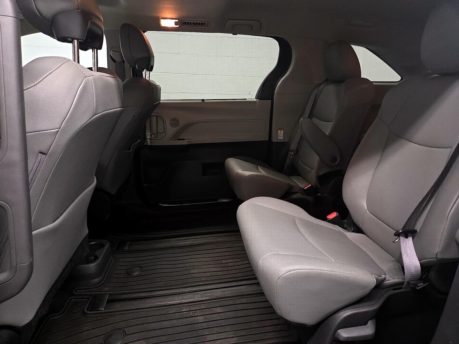 2023 Toyota Sienna XLE - Photo 17