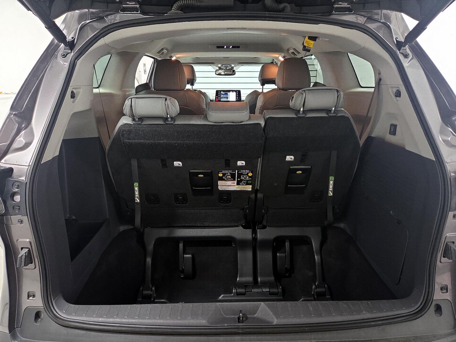 2023 Toyota Sienna XLE - Photo 18