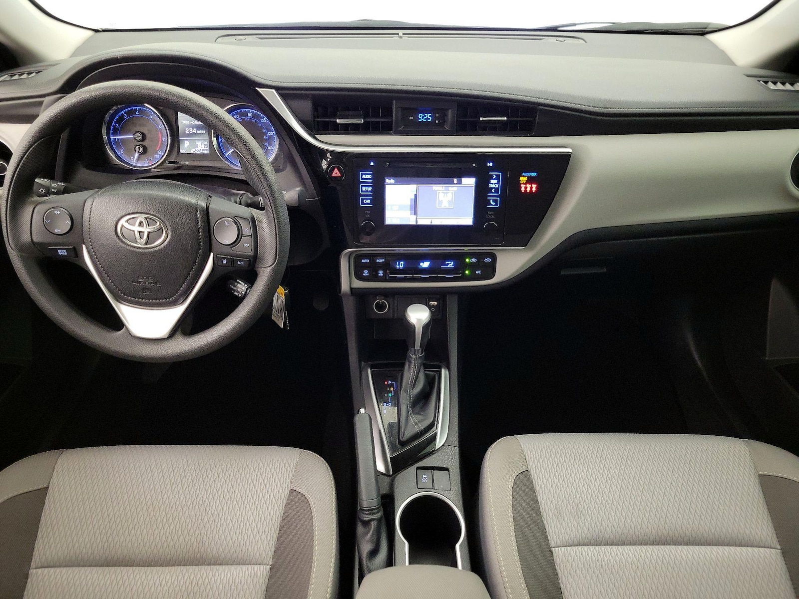 2019 Toyota Corolla LE - Photo 10