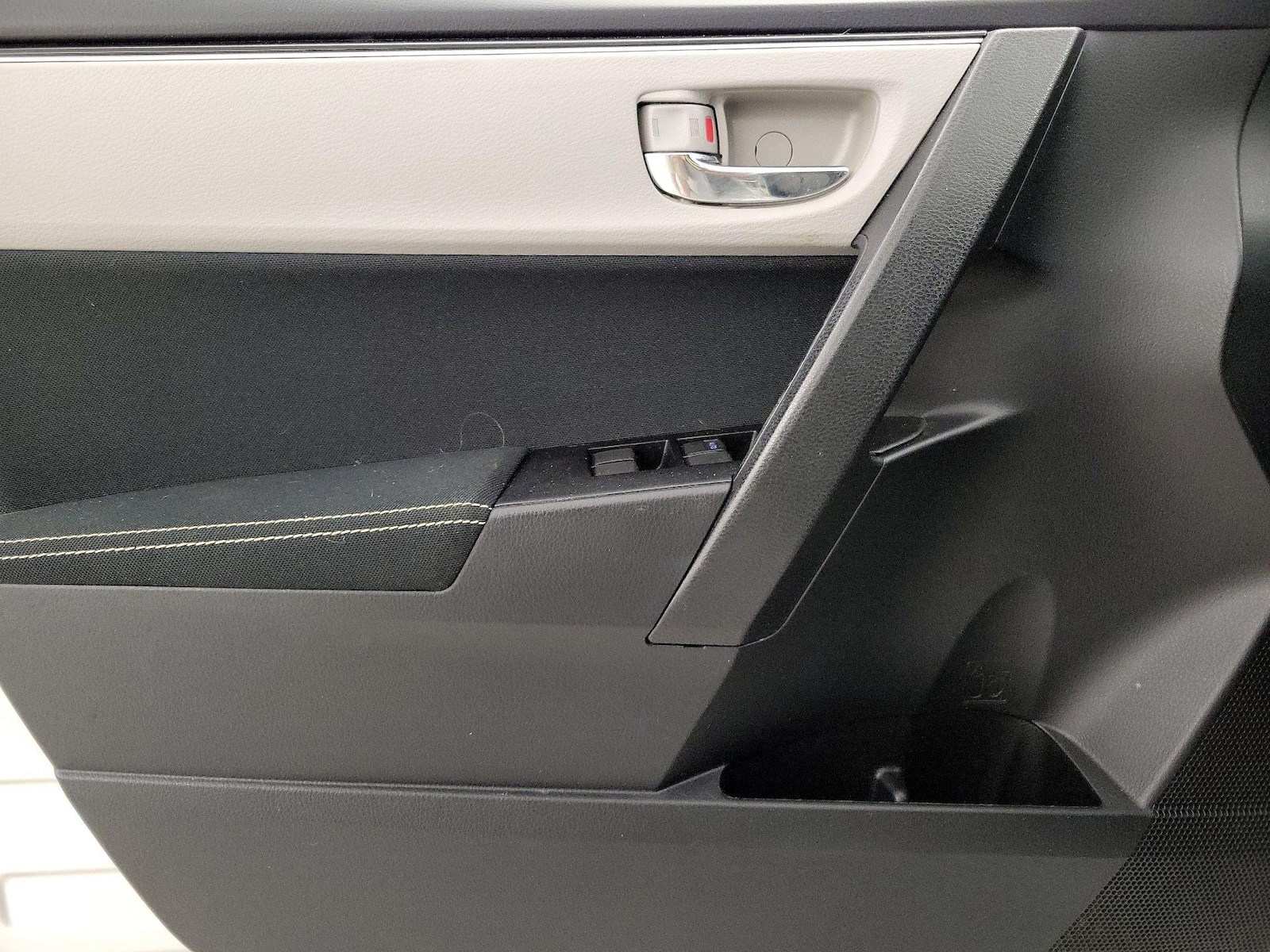 2019 Toyota Corolla LE - Photo 13