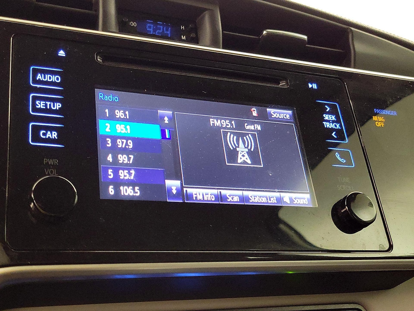 2019 Toyota Corolla LE - Photo 16
