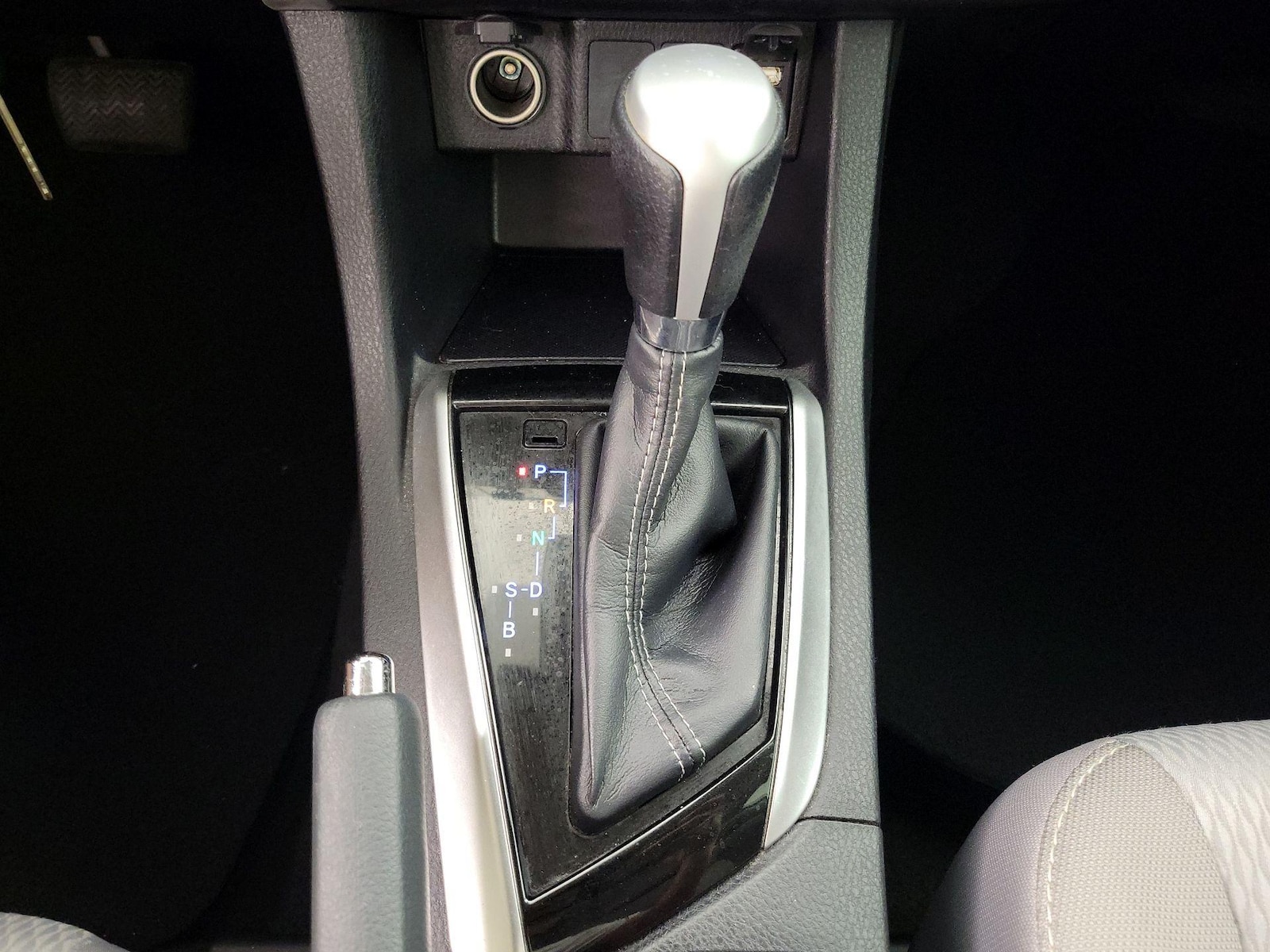 2019 Toyota Corolla LE - Photo 18