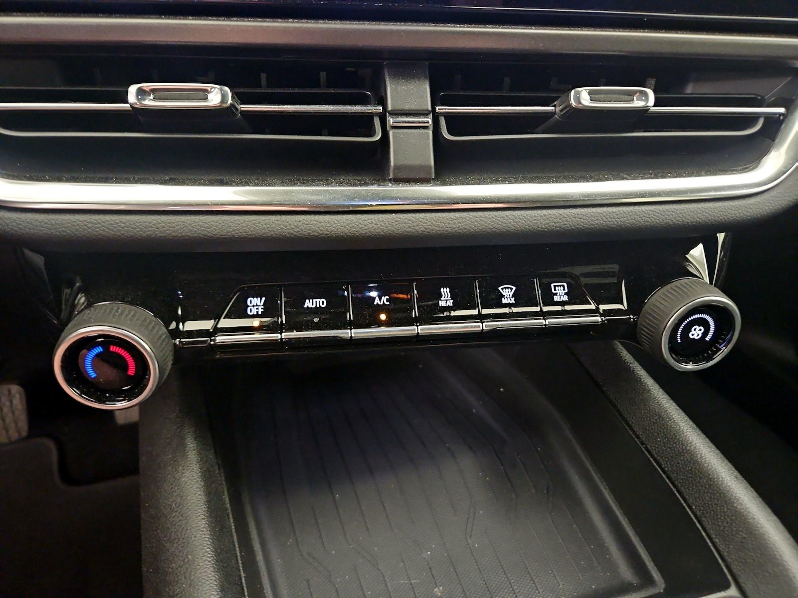 2025 Chevrolet Equinox EV 1LT - Photo 18