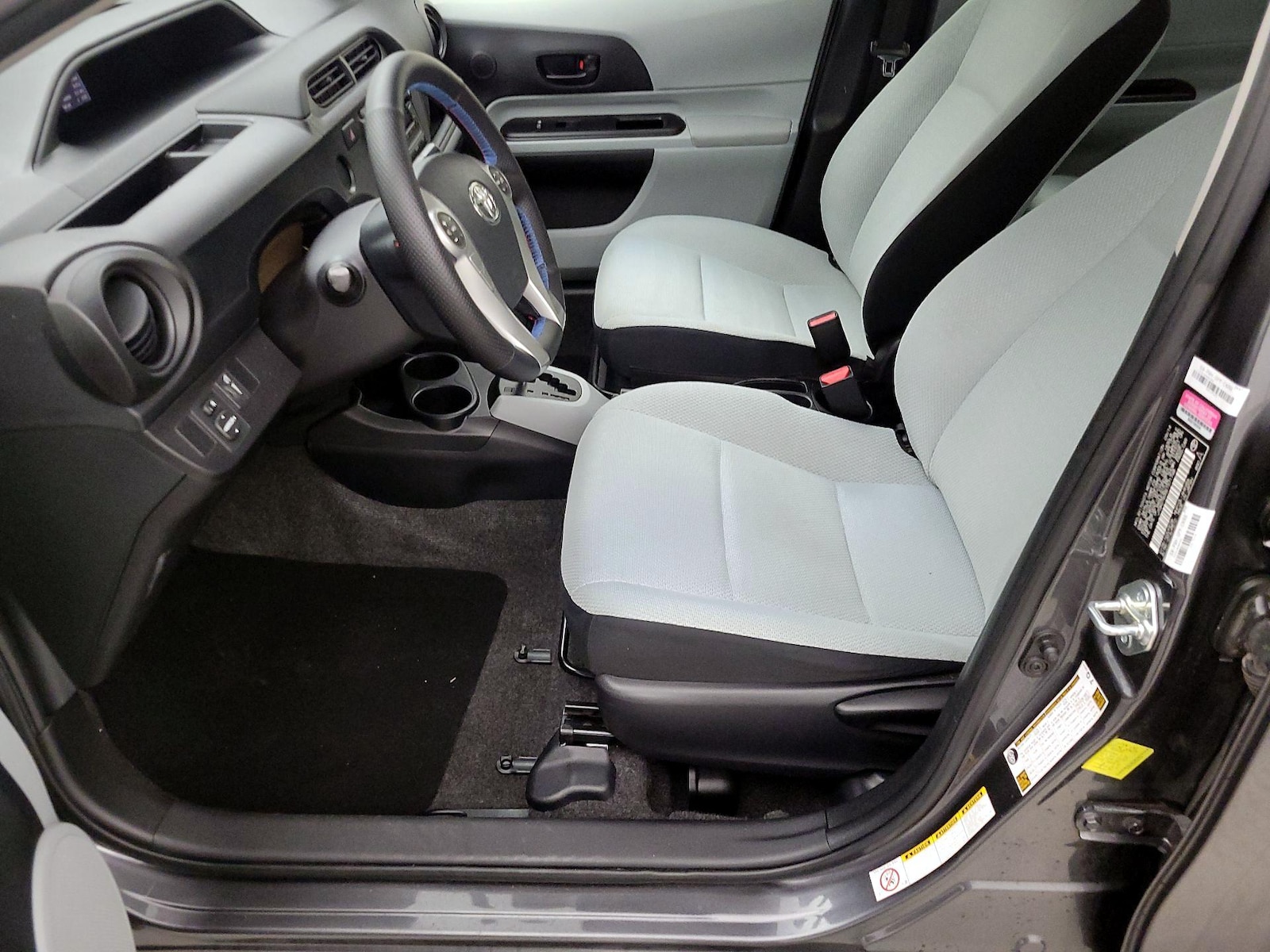 2014 Toyota Prius c One - Photo 12
