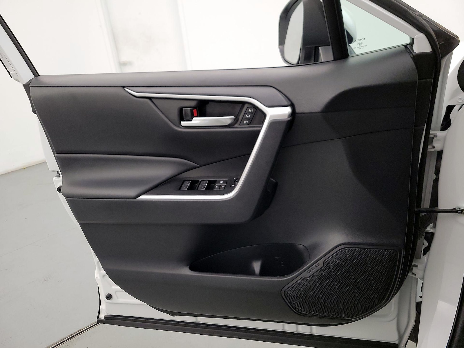 2023 Toyota RAV4 XLE Premium - Photo 13