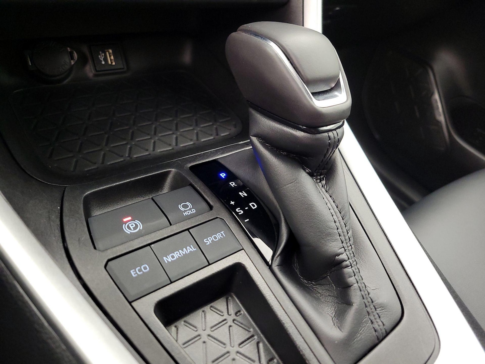 2023 Toyota RAV4 XLE Premium - Photo 18